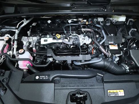 Used 2025 Toyota Prius LE AWD/4WD image 35