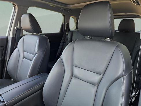 Used 2024 Nissan Rogue SL w/ SL Premium Package image 19