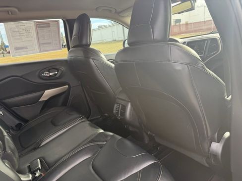 Used 2018 Jeep Cherokee Limited image 36