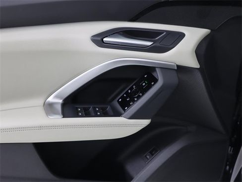 New 2025 Audi Q5 Premium image 11