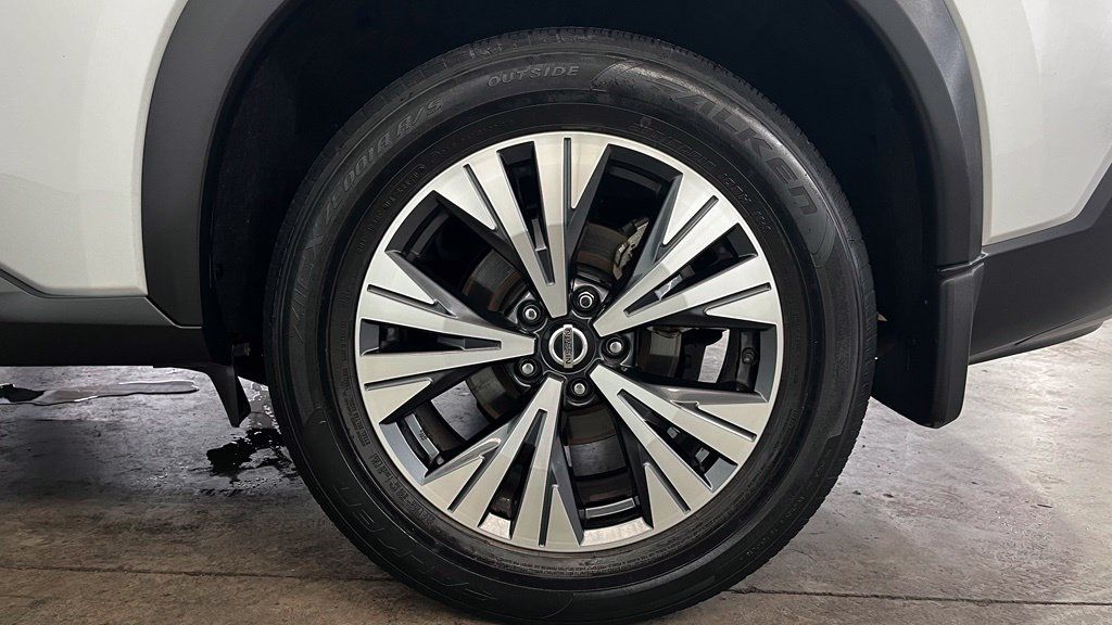 Used 2021 Nissan Rogue SV FWD image 13