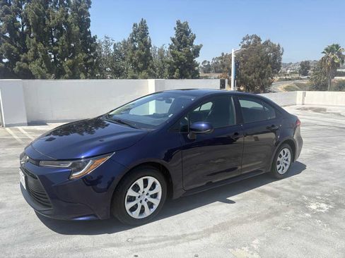 Used 2025 Toyota Corolla LE FWD image 3