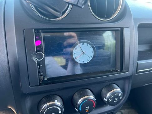 Used 2016 Jeep Patriot Latitude AWD/4WD image 10