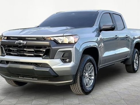 Used 2024 Chevrolet Colorado LT w/ LT Convenience Package image 3