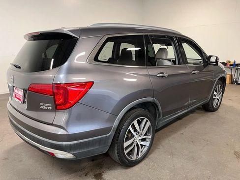 Used 2017 Honda Pilot Touring image 2