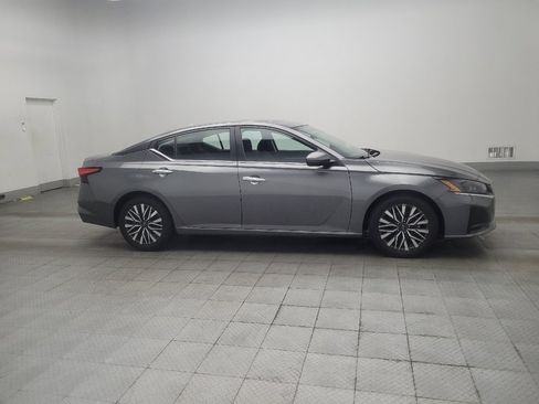 Used 2023 Nissan Altima 2.5 SV w/ SV Premium Package FWD image 11