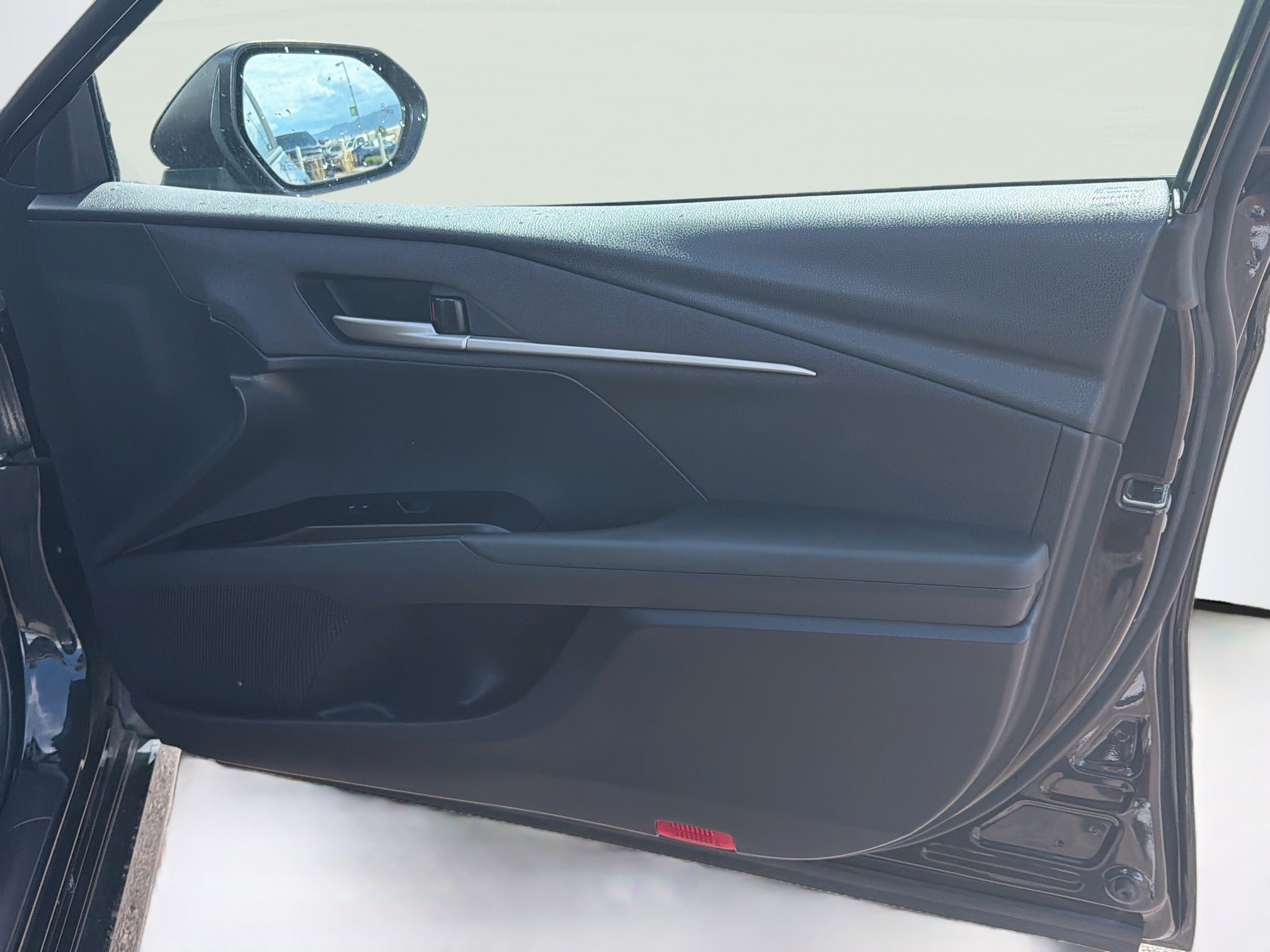 Used 2025 Toyota Camry LE FWD image 33