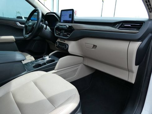 Used 2020 Ford Escape Titanium AWD/4WD image 14