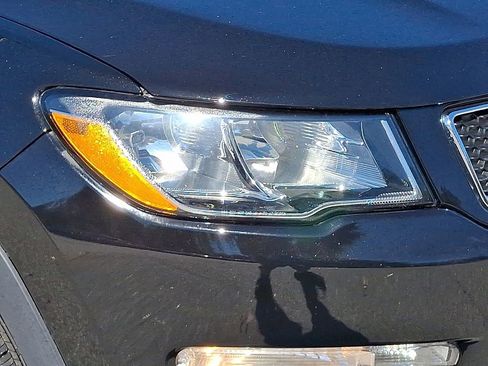 Used 2018 Jeep Compass Sport image 9