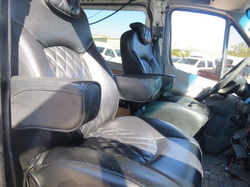 Used 2010 Freightliner Sprinter 2500 RWD image 20