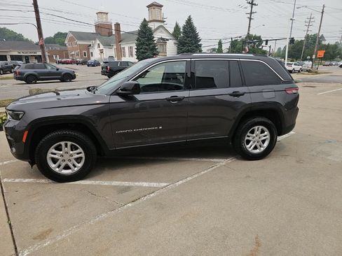 Used 2023 Jeep Grand Cherokee Laredo AWD/4WD image 9
