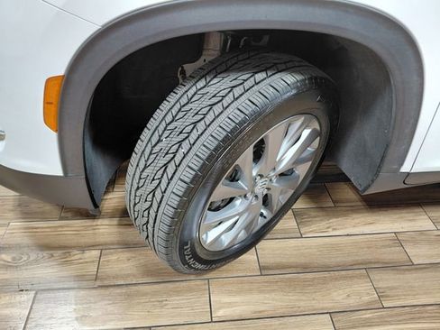 Used 2025 Buick Enclave Preferred AWD/4WD image 24