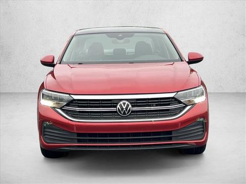 Used 2023 Volkswagen Jetta SE w/ Panoramic Sunroof Package FWD image 2