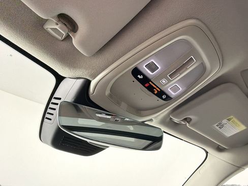 Certified 2025 Volvo XC40 B5 Core image 19