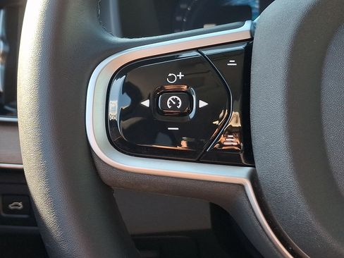 Used 2025 Volvo XC90 B6 Plus AWD/4WD image 23