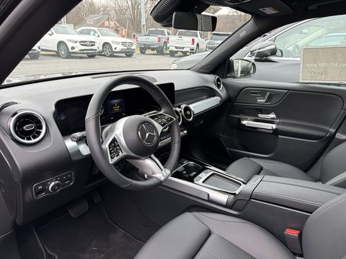 Used 2026 Mercedes-Benz GLB 250 4MATIC image 9