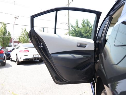 Used 2022 Toyota Corolla LE FWD image 30