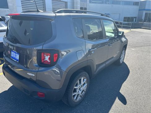 Used 2020 Jeep Renegade Latitude w/ Cold Weather Group image 3