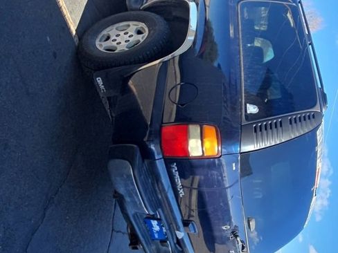 Used 2006 GMC Yukon XL SLT w/ SLT Preferred Equipment Group image 5