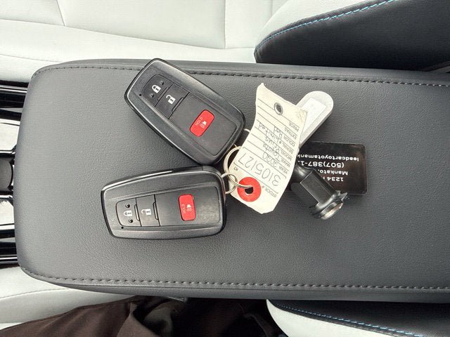 Certified 2020 Toyota Prius Limited w/ Premium Convenience Package FWD image 34
