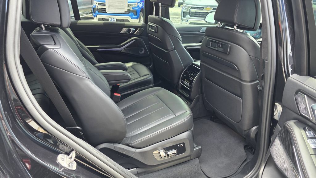 Used 2021 BMW X7 M50i w/ Dynamic Handling Package AWD/4WD image 7