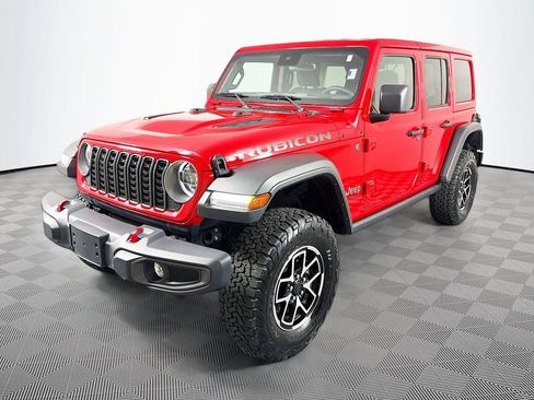 Used 2025 Jeep Wrangler Unlimited Rubicon AWD/4WD image 3