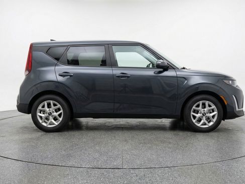 Used 2025 Kia Soul LX w/ LX Technology Package FWD image 11