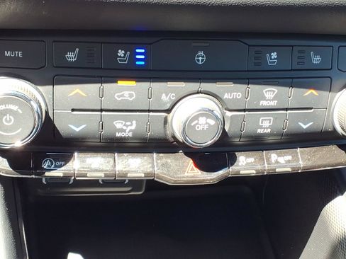 Used 2024 Dodge Durango GT AWD/4WD image 19