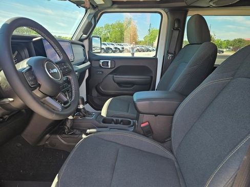 Used 2025 Jeep Wrangler Sport AWD/4WD image 9