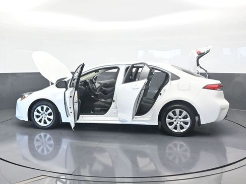 Used 2025 Toyota Corolla LE image 68