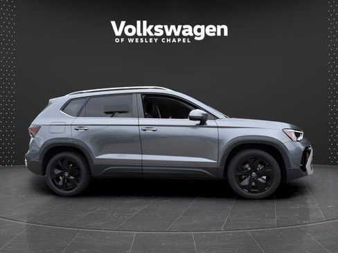 Certified 2025 Volkswagen Taos SE FWD image 8