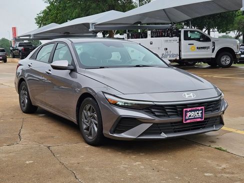 Used 2024 Hyundai Elantra SEL image 3