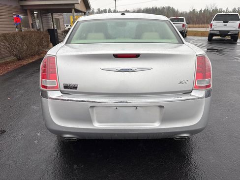 Used 2011 Chrysler 300 Limited image 5