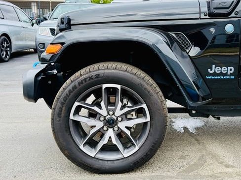 Used 2024 Jeep Wrangler Unlimited w/ Convenience Group image 11