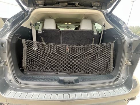 Used 2021 Toyota Highlander XLE image 22