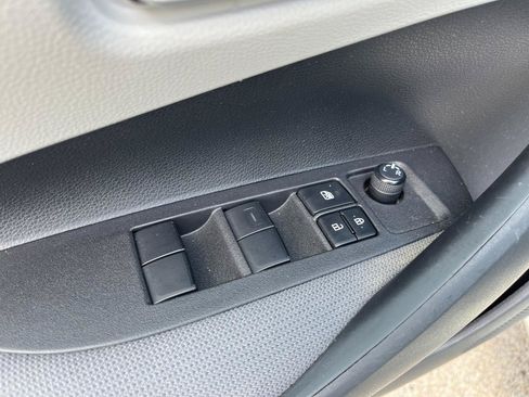 Used 2021 Toyota Corolla LE FWD image 21