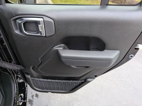 New 2025 Jeep Gladiator Sport image 27