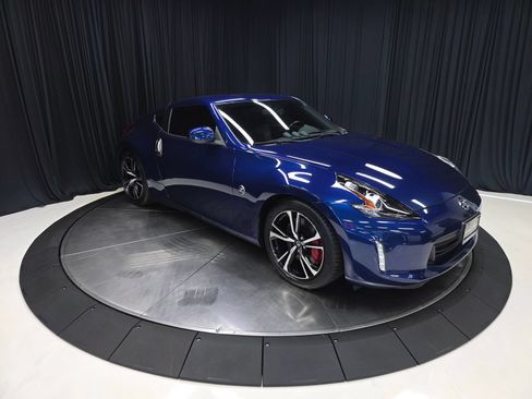Used 2020 Nissan 370Z NISMO RWD image 15