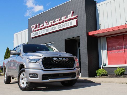 Used 2025 RAM 1500 Big Horn AWD/4WD image 3