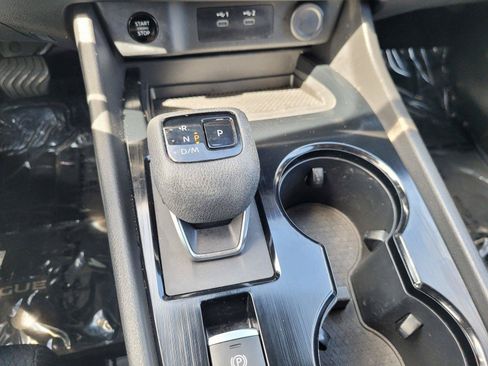 Used 2025 Nissan Rogue SV AWD/4WD image 25
