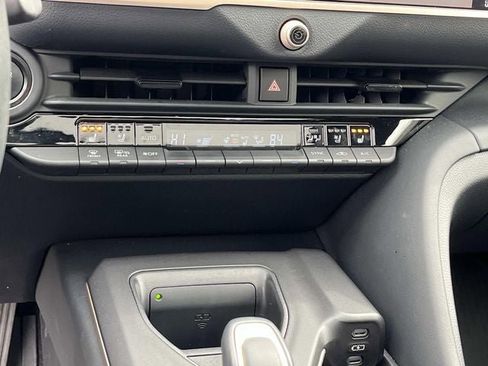 Used 2023 Toyota Crown Limited image 31