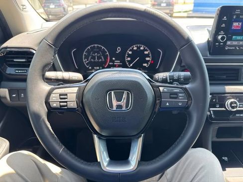 Used 2025 Honda Pilot Touring image 13