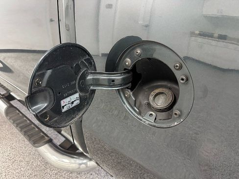 Used 2018 Chevrolet Silverado 1500 LT w/ All Star Edition image 28