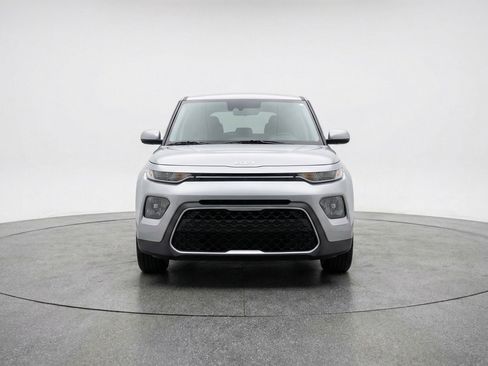 Used 2025 Kia Soul LX w/ LX Technology Package image 2