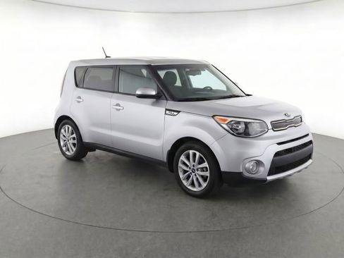 Used 2017 Kia Soul + FWD image 2