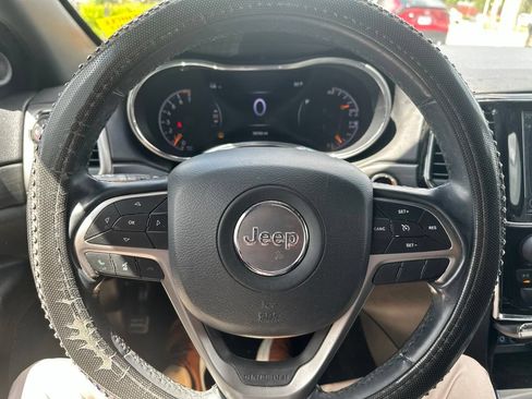 Used 2022 Jeep Grand Cherokee Laredo E RWD image 13