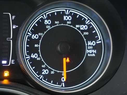 Certified 2019 Jeep Cherokee Latitude w/ Popular Appearance Group image 37