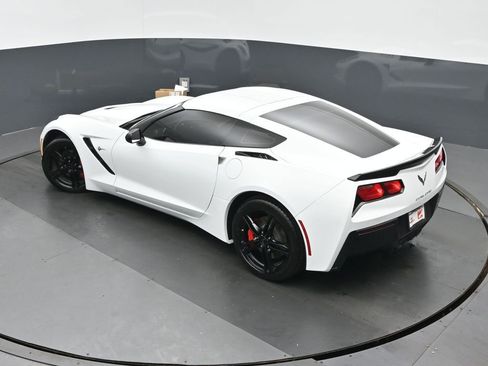 Used 2017 Chevrolet Corvette Stingray Coupe w/ 1LT RWD image 29