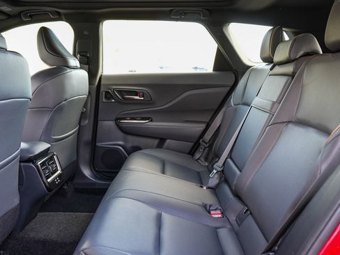 Used 2025 Toyota Crown Signia Limited w/ Advanced Technology Package image 18