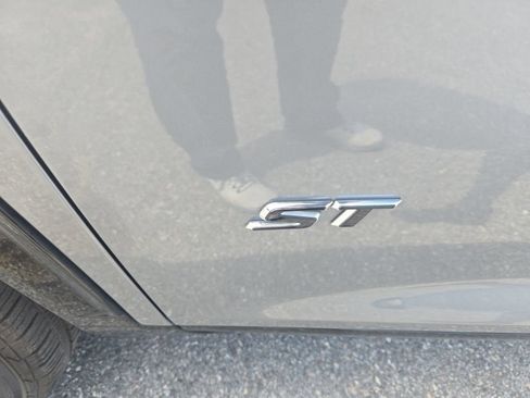 Certified 2025 Buick Enclave Sport Touring FWD image 9